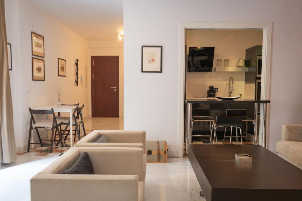 Apartamento Nuevo Junto A La Catedral De Sevilla Екстер'єр фото